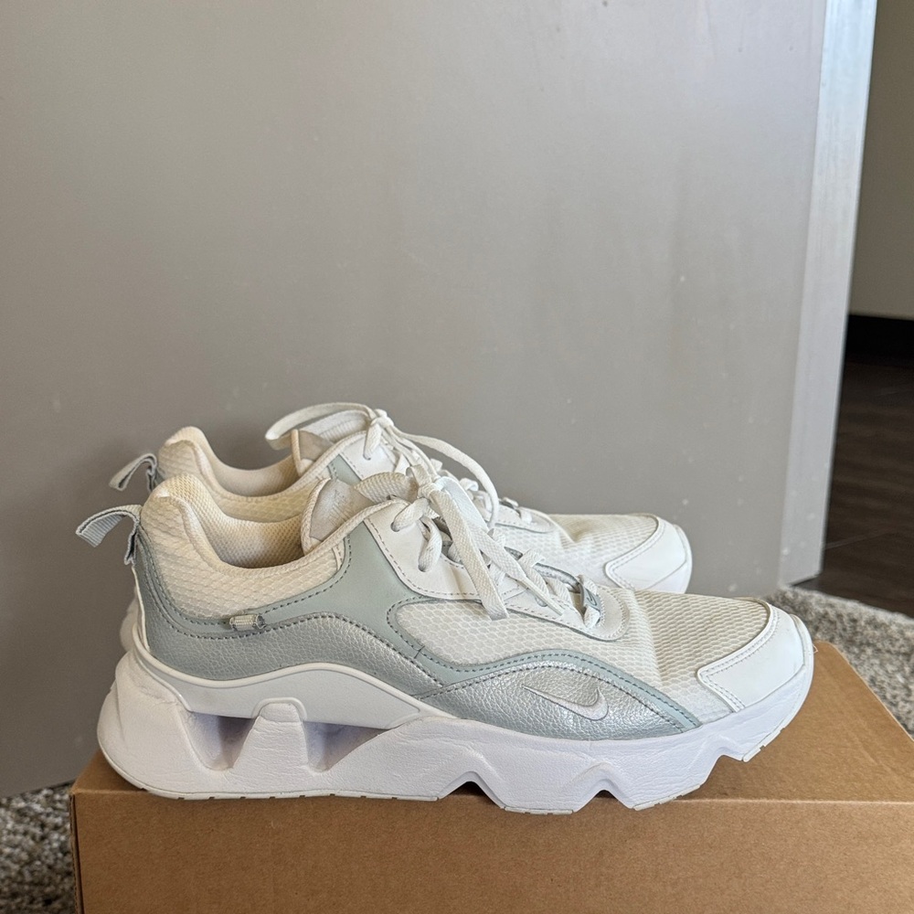 Nike Women’s RYZ 365 2 White Metallic Platinum